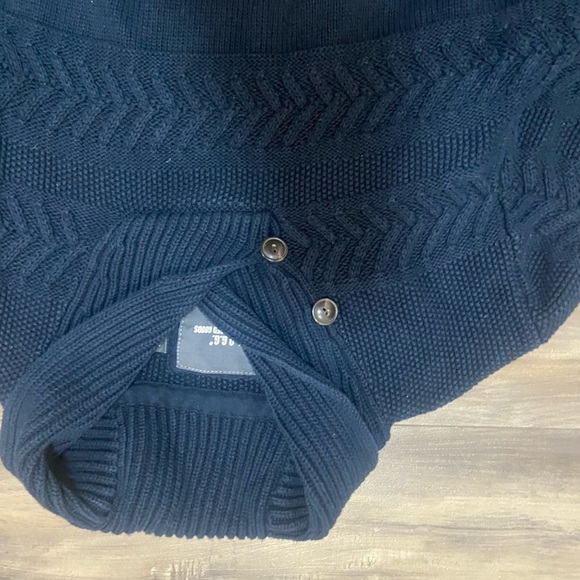 💗H&M Deep Blue Knit Sweater - Picture 2 of 5